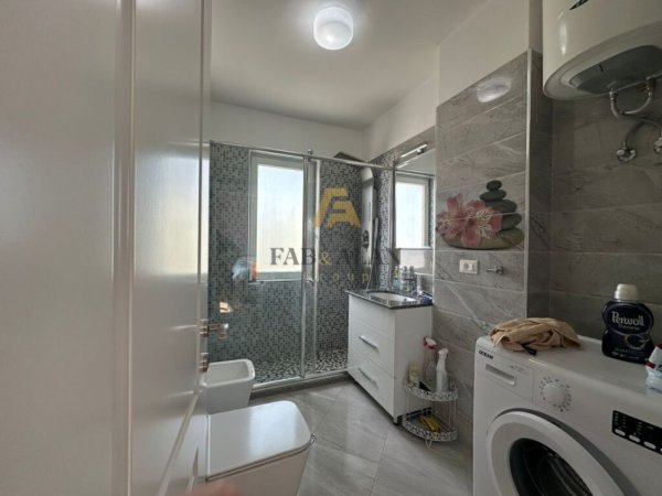 Tirane, jepet me qera apartament 2+1+2 Kati 3, 800 € (Liqeni i Thate)