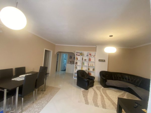 Tirane, jepet me qera apartament 3+1+Aneks+Ballkon Kati 3, 111 m² 800 € (rruga e kavajes)