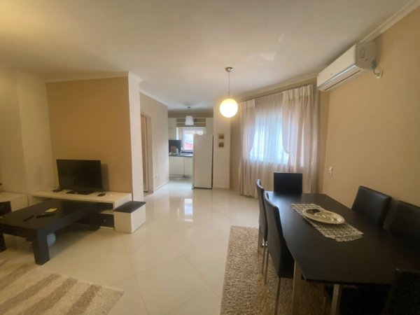 Tirane, jepet me qera apartament 3+1+Aneks+Ballkon Kati 3, 111 m² 800 € (rruga e kavajes)