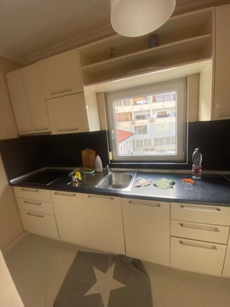 Tirane, jepet me qera apartament 3+1+Aneks+Ballkon Kati 3, 111 m² 800 € (rruga e kavajes)