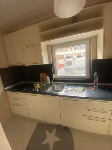 Tirane, jepet me qera apartament 3+1+Aneks+Ballkon Kati 3, 111 m² 800 € (rruga e kavajes)