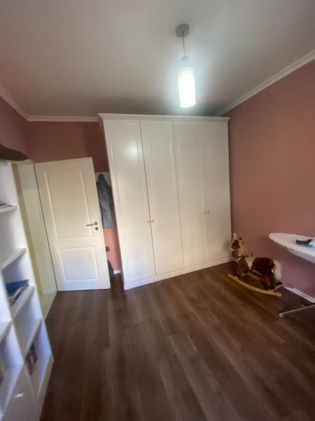 Tirane, jepet me qera apartament 3+1+Aneks+Ballkon Kati 3, 111 m² 800 € (rruga e kavajes)