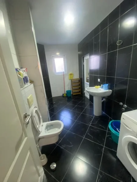 Tirane, jepet me qera apartament 3+1+Aneks+Ballkon Kati 3, 111 m² 800 € (rruga e kavajes)