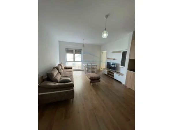 Tirane, jap me qera apartament 2+1 Kati 8, 115 m² 600 € (Rruga Teodor Keko)