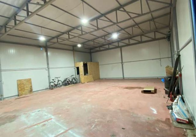 Tirane, jepet me qera magazine Kati 0, 250 m² 700 € (Kodra e Diellit)
