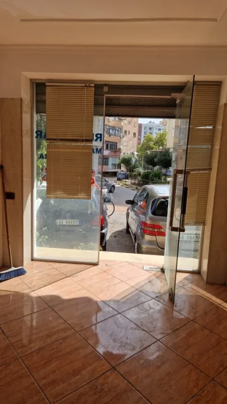 Tirane, jap me qera dyqan Kati 0, 201 € (Sitki cico)