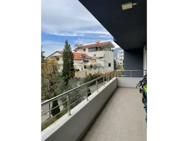 Tirane, shitet apartament 2+1 Kati 1, 115 m² 155.000 € (Aleksander Moisiu)