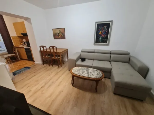 Tirane, jepet me qera apartament 1+1+Ballkon Kati 3, 60 m² 540 € (MYSLYM SHYRI)
