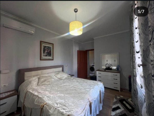 Tirane, jepet me qera apartament 2+1 Kati 1, 85 m² 500 € (fresku)