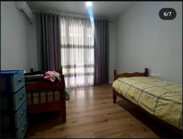 Tirane, jepet me qera apartament 2+1 Kati 1, 85 m² 500 € (fresku)