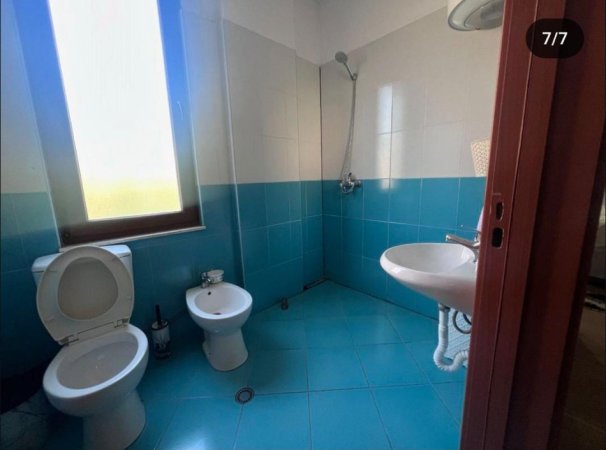 Tirane, jepet me qera apartament 2+1 Kati 1, 85 m² 500 € (fresku)