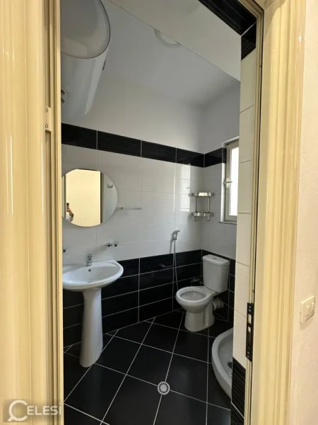 Tirane, jepet me qera Vile 1+1+Ballkon Kati 2, 70 m² 500 € (rruga jordan misja)