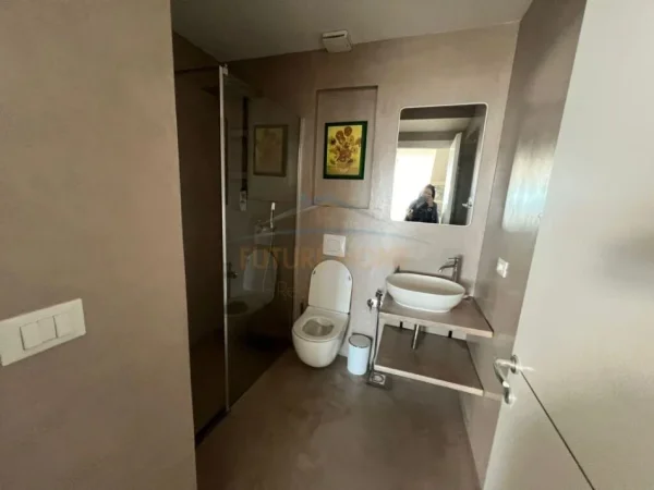 Tirane, shitet apartament 2+1+Ballkon Kati 2, 127 m² 370.000 € (Long hill Teg)