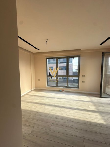 Tirane, jepet me qera ambjent biznesi Kati 7, 110 m² 1.350 € (RRUGA E KAVAJES)