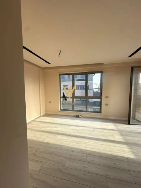 Tirane, jepet me qera ambjent biznesi Kati 7, 110 m² 1.350 € (RRUGA E KAVAJES)