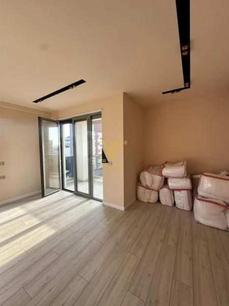 Tirane, jepet me qera ambjent biznesi Kati 7, 110 m² 1.350 € (RRUGA E KAVAJES)