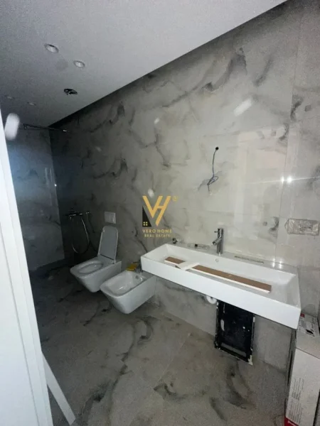 Tirane, jepet me qera ambjent biznesi Kati 7, 110 m² 1.350 € (RRUGA E KAVAJES)