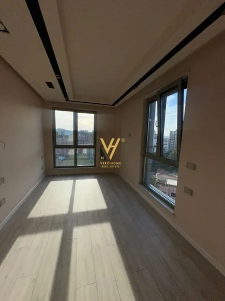 Tirane, jepet me qera ambjent biznesi Kati 7, 110 m² 1.350 € (RRUGA E KAVAJES)