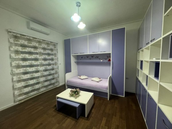 Tirane, jepet me qera apartament 2+1 Kati 3, 100 m² 600 € (Napolon Roshi)
