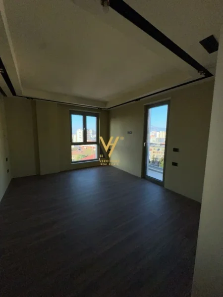 Tirane, jepet me qera ambjent biznesi Kati 7, 110 m² 1.800 € (RRUGA E KAVAJES)