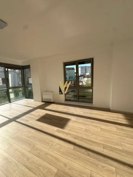 Tirane, jepet me qera ambjent biznesi Kati 1, 150 m² 2.500 € (RRUGA E KAVAJES)