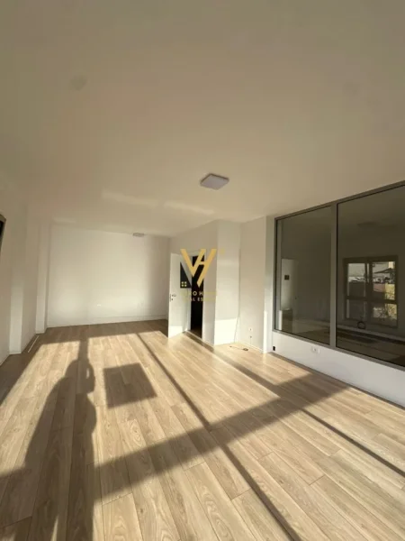 Tirane, jepet me qera ambjent biznesi Kati 1, 150 m² 2.500 € (RRUGA E KAVAJES)