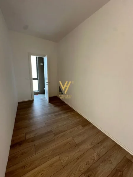 Tirane, jepet me qera ambjent biznesi Kati 1, 150 m² 2.500 € (RRUGA E KAVAJES)