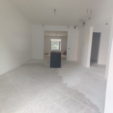 Tirane, jepet me qera ambjent biznesi Kati 0, 100 m² 3.000 € (PALLATI ME SHIGJETA)