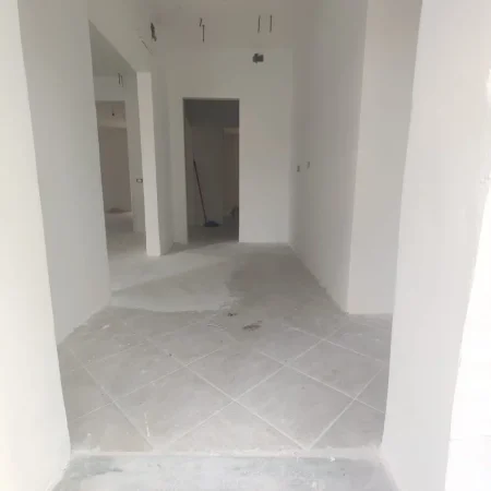 Tirane, jepet me qera ambjent biznesi Kati 0, 100 m² 3.000 € (PALLATI ME SHIGJETA)