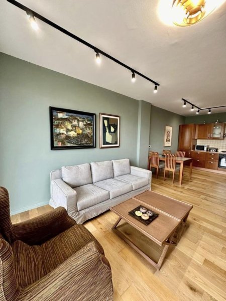 Tirane, jepet me qera apartament 2+1 , 110 m² 1.300 € (Blloku)