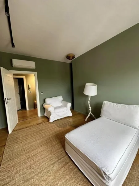 Tirane, jepet me qera apartament 2+1 , 110 m² 1.300 € (Blloku)