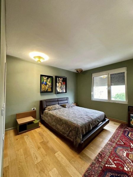 Tirane, jepet me qera apartament 2+1 , 110 m² 1.300 € (Blloku)