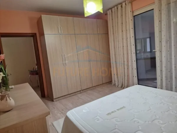 Tirane, jepet me qera apartament 1+1 Kati 2, 72 m² 800 € 