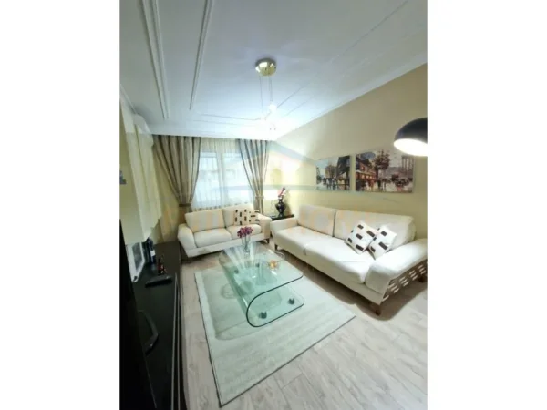 Tirane, jepet me qera apartament 1+1 Kati 2, 72 m² 800 € 