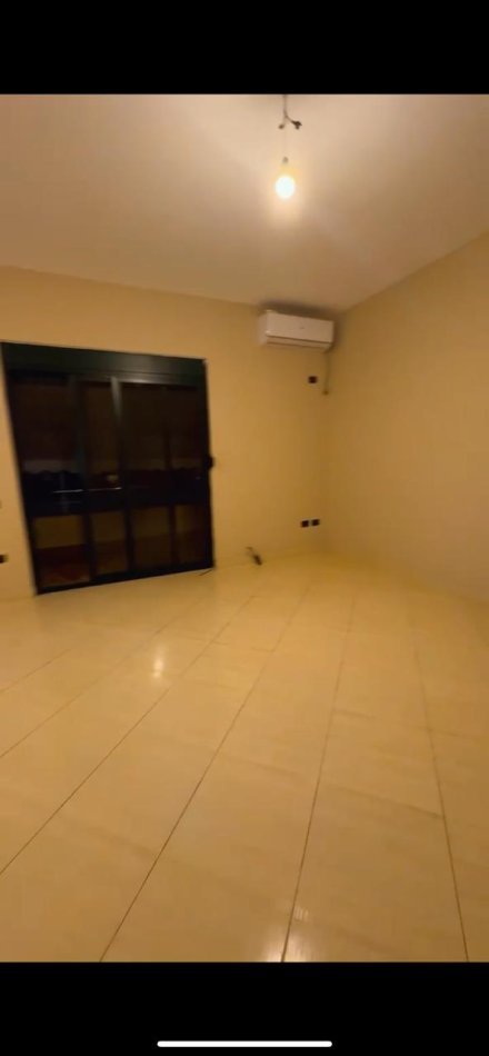 Tirane, jap me qera apartament 3+1 Kati 5, 135 m² 600 € (Liqeni Artificial)