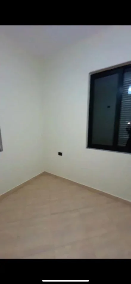Tirane, jap me qera apartament 3+1 Kati 5, 135 m² 600 € (Liqeni Artificial)