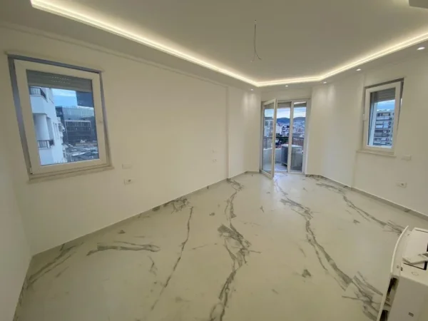 Tirane, jepet me qera ambjent biznesi Kati 7, 106 m² 1.000 € (Mine peza)