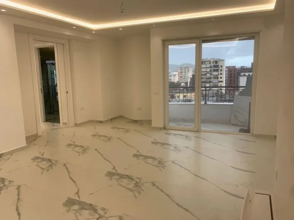 Tirane, jepet me qera ambjent biznesi Kati 7, 106 m² 1.000 € (Mine peza)