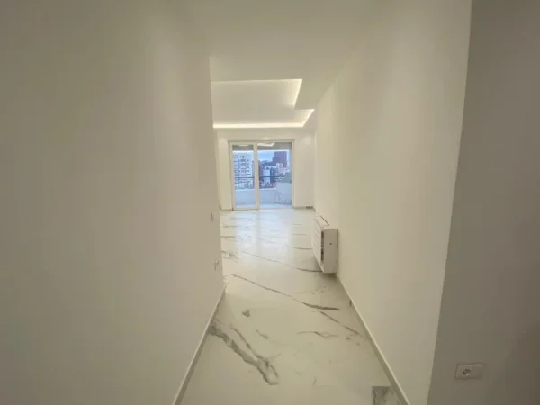 Tirane, jepet me qera ambjent biznesi Kati 7, 106 m² 1.000 € (Mine peza)