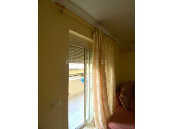 Tirane, jap me qera 1+1 Kati 4, 60 m² 530 € 