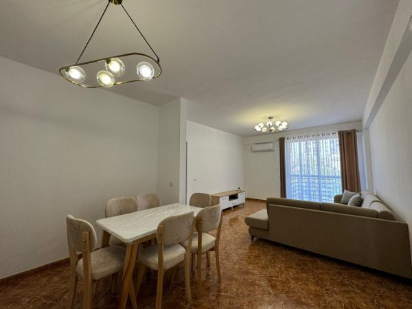 Tirane, jepet me qera apartament 2+1+Ballkon Kati 3, 95 m² 550 € 