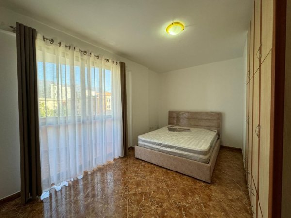 Tirane, jepet me qera apartament 2+1+Ballkon Kati 3, 95 m² 550 € 