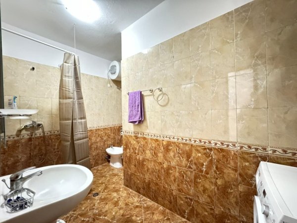 Tirane, jepet me qera apartament 2+1+Ballkon Kati 3, 95 m² 550 € 