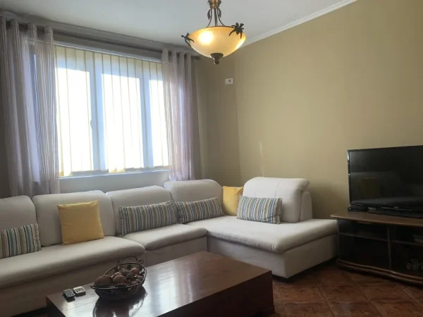 Tirane, jepet me qera apartament 2+1+Ballkon , 97 m² 600 € (Bulevardi Zogu 1)