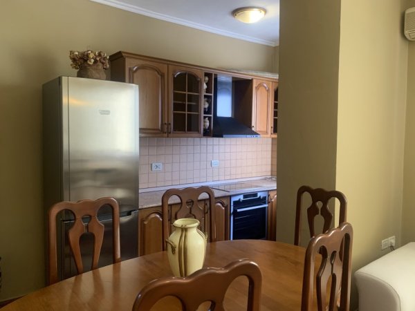 Tirane, jepet me qera apartament 2+1+Ballkon , 97 m² 600 € (Bulevardi Zogu 1)