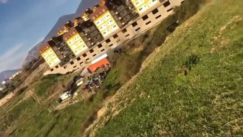 Tirane, shitet truall , 1.000 m² (Rruga Tuneleve Farkë)