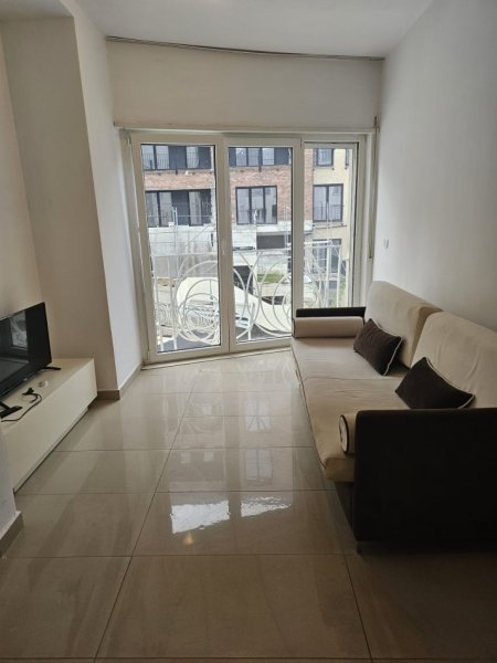 Tirane, jepet me qera apartament 1+1+Ballkon Kati 3, 65 m² 450 € 