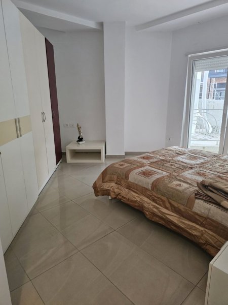 Tirane, jepet me qera apartament 1+1+Ballkon Kati 3, 65 m² 450 € 