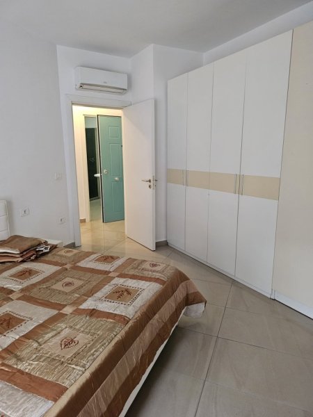 Tirane, jepet me qera apartament 1+1+Ballkon Kati 3, 65 m² 450 € 
