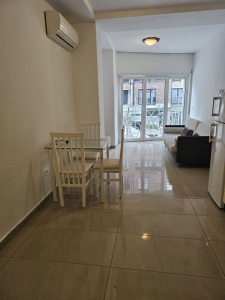 Tirane, jepet me qera apartament 1+1+Ballkon Kati 3, 65 m² 450 € 